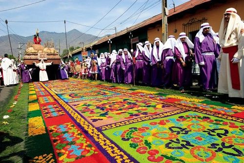 危地马拉 安提瓜古城中的美洲复生节庆典活动