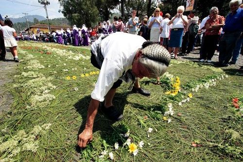 危地马拉 安提瓜古城中的美洲复生节庆典活动