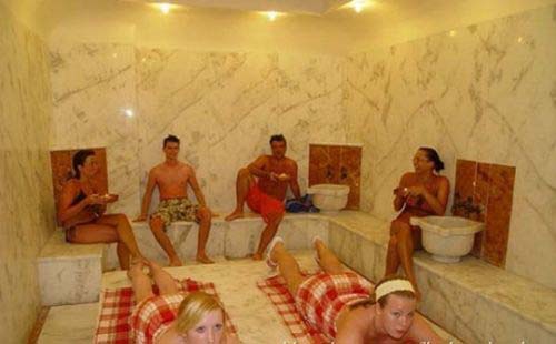 土耳其奇风异俗 男女共浴 浴池里选新娘