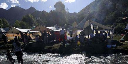 西藏高原传统的风俗习惯 嘎玛日吉即沐浴节 少女河中裸身共浴