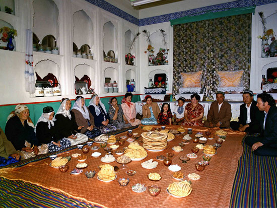 维吾尔族习俗禁忌--维吾尔族待客和作客