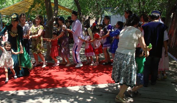 塔塔尔族的风俗习惯--特有的传统节日：“撒班”节