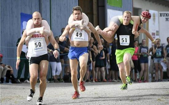 ɫϰ--ʱ˱Wife Carrying World Championships