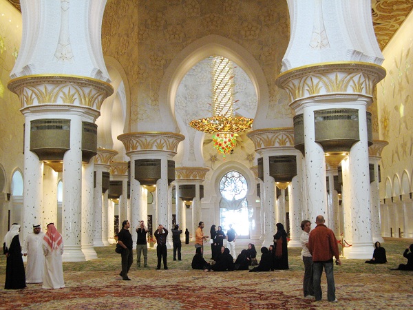世界十大风俗禁忌：参观阿布扎比大清真寺