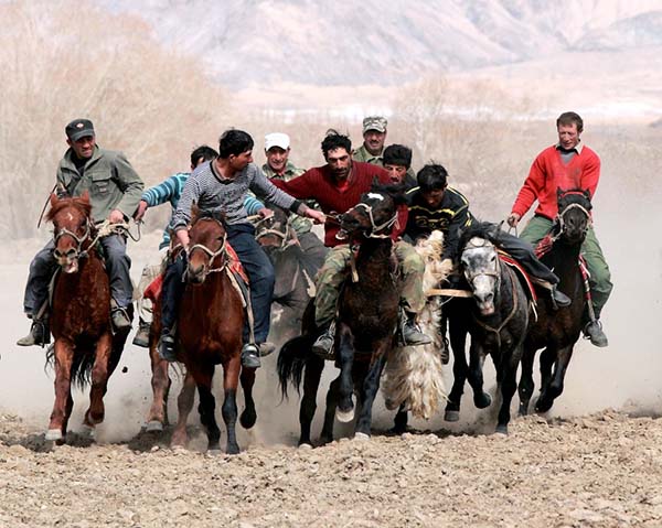 塔吉克族风俗禁忌--马叼羊比赛