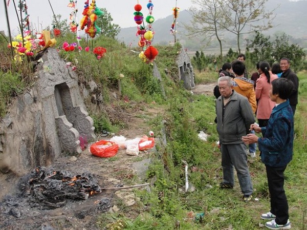 扫墓祭祖