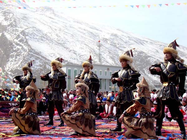柯尔克孜族（吉尔吉斯族）的风俗习惯--新疆阿合奇县柯尔克孜族传统民族服饰