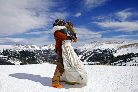 世界奇葩另类婚礼合集--世界上最先在山顶举行婚礼的尼泊尔夫妇
