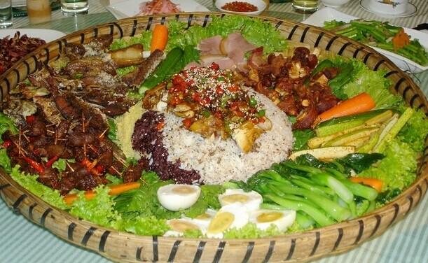 傈僳族风俗习惯--特色美食“簸箕宴”