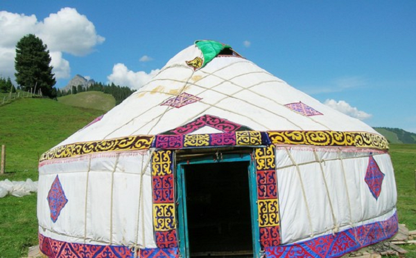 哈萨克族风俗习惯--“蒙古包”——毡房