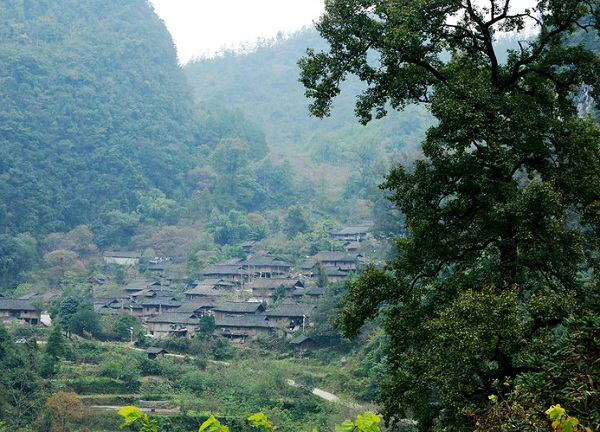 瑶族的传统风俗习惯--深山里的荔波瑶山董蒙瑶族村寨