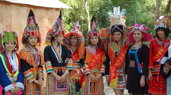 瑶族的传统风俗习惯--瑶族妇女头饰