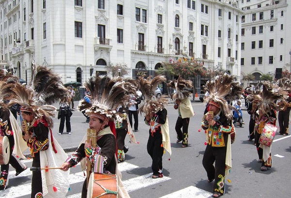 秘鲁法定节假日一览--普诺大游行