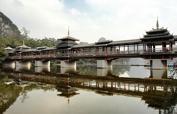 侗族风俗习惯--三江县侗族风雨桥（俗称花桥）：程阳桥