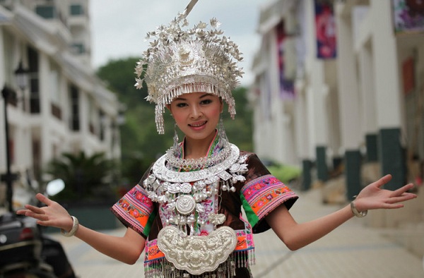 侗族风俗习惯--广西三江侗族女子服饰