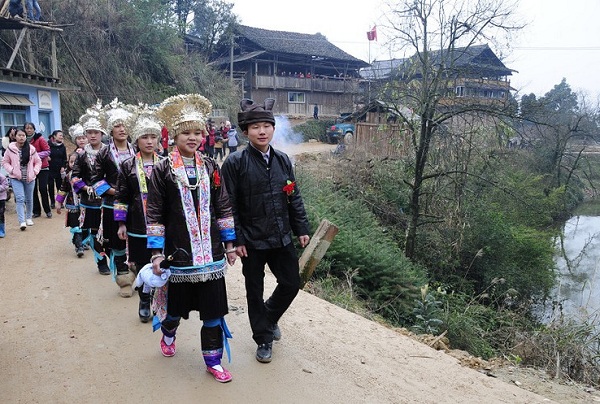侗族风俗习惯--侗族婚礼最奇特、最隆重的是送新娘“回门”