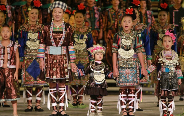 侗族风俗习惯--侗族的文化艺术也丰富多彩、有“诗的家乡，歌的海洋”之美誉。