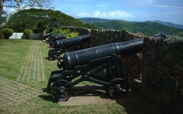 牙买加旅游景点指南--霍尔丹堡仅剩的大炮