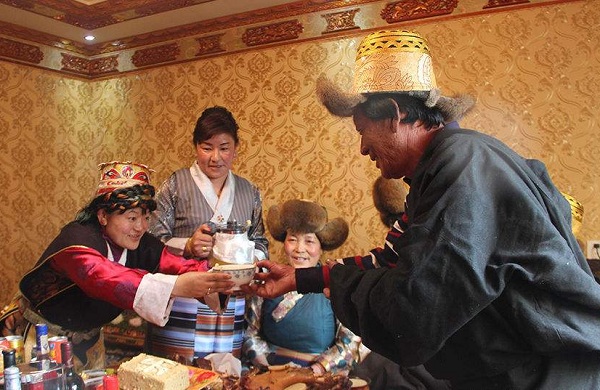 藏族的风俗习惯--藏族饮酒礼仪和习俗