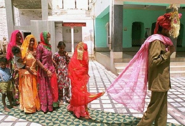 印度畸形婚姻习俗--童婚