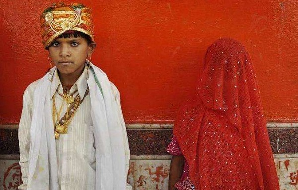 印度畸形婚姻习俗--联合国儿童基金会在报告中说，全球“儿童新娘”中超过三分之一来自印度，半数以上来自东南亚。