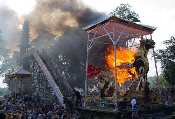 巴厘岛火葬仪式