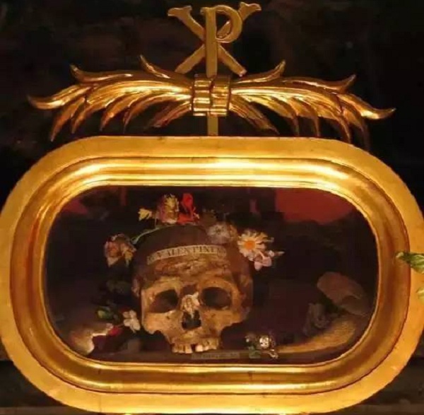 世界各地稀奇古怪的情人节习俗--意大利情人节瞻仰圣瓦伦丁的遗骨