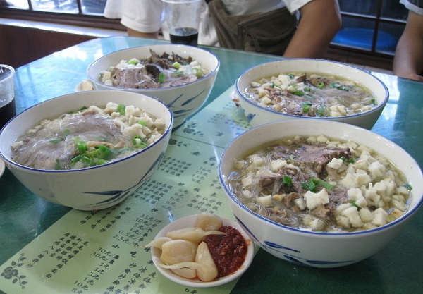 陕西民间十大怪异风俗习惯--“牛羊肉泡馍大碗卖”可称上是陕西第一泡、西安第一碗