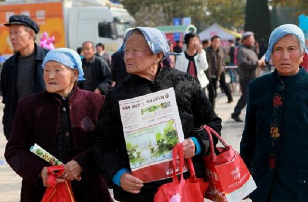 陕西民间十大怪异风俗习惯--帕帕头上戴