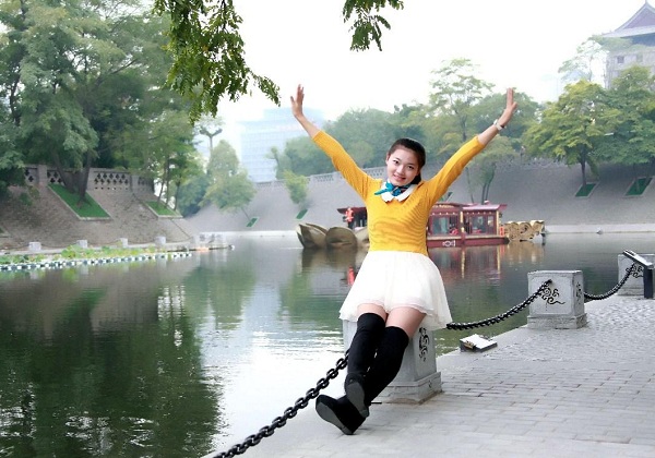 陕西民间十大怪异风俗习惯--姑娘不对外：公园里的陕西美女
