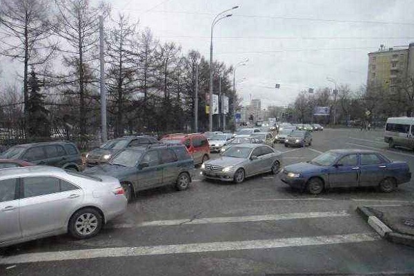 各国怪异法规--莫斯科禁止驾驶脏车出行