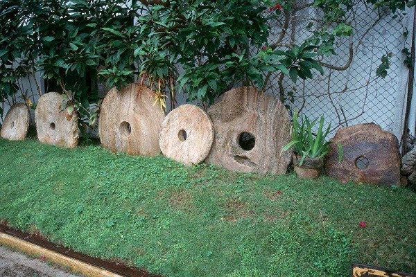 密克罗尼西亚旅游景点一览--原始货币雅浦岛石币(费Fei)