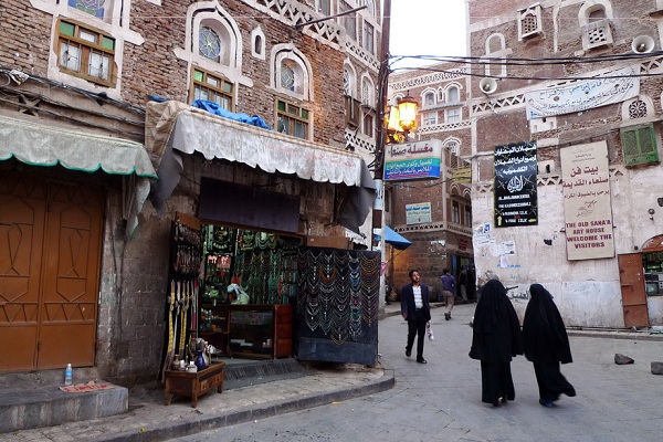 也门风俗禁忌--街上的也门妇女