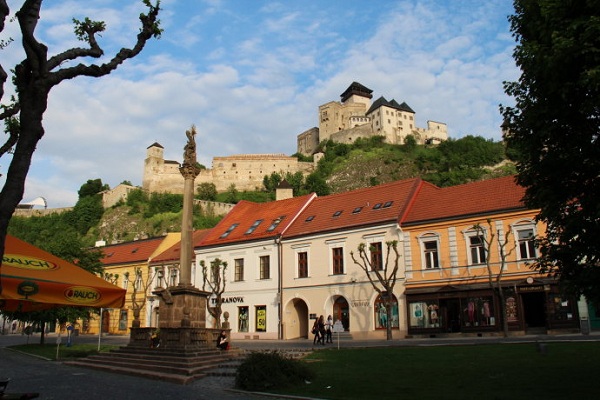 չųǱTrenčn Castle