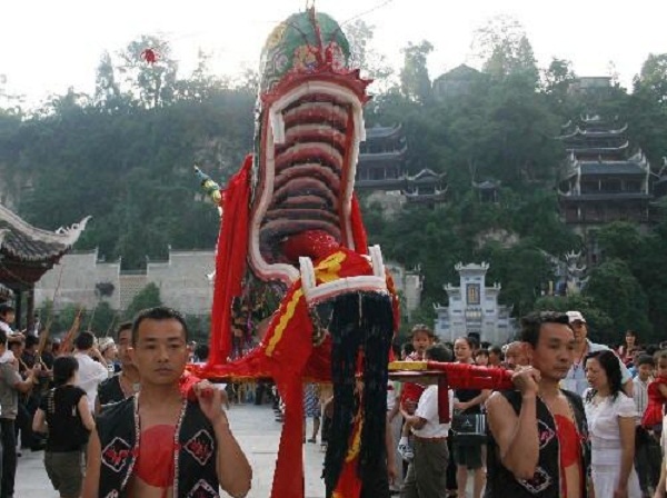 侗族传统节日一览--朝龙仪式