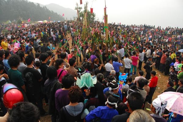 侗族传统节日一览--侗族土王节（坡会）