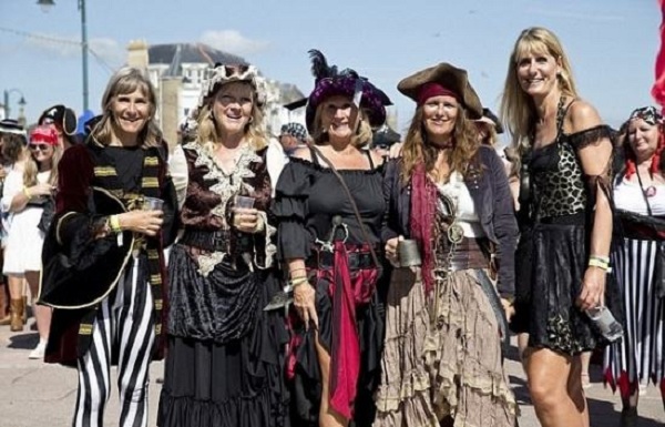 英国奇葩节日活动一览--海盗模仿日