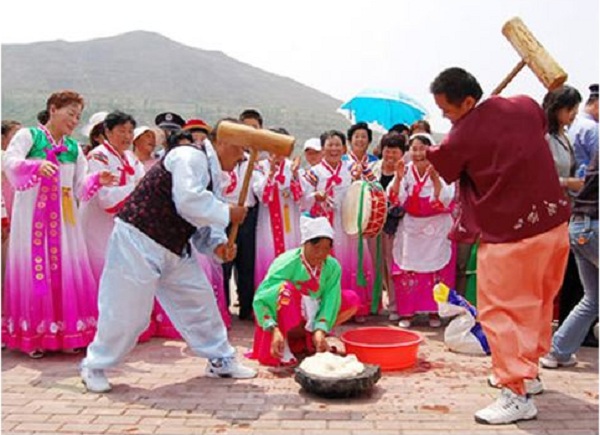 朝鲜族的传统节日--“岁首节”即朝鲜族的春节