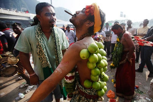 最可怕的仪式习俗锦集--印度大宝森节