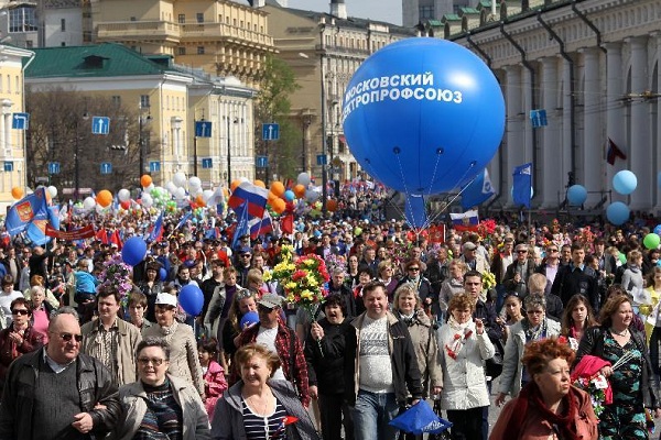 五一劳动节旅游篇--俄罗斯游行庆祝五一劳动节