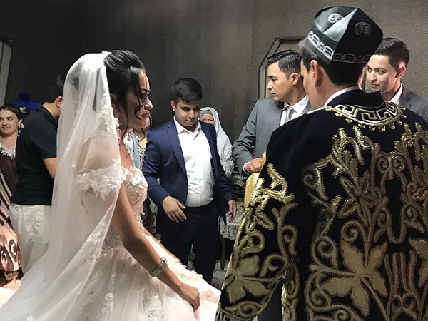 乌兹别克斯坦婚俗--不能与其他民族、宗教的人有婚姻关系