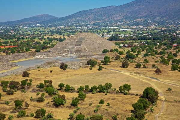 阿兹特克文明（Aztec Civilization）的建筑：阿兹特克帝国首都City of Teotihuacan太阳金字塔遗址