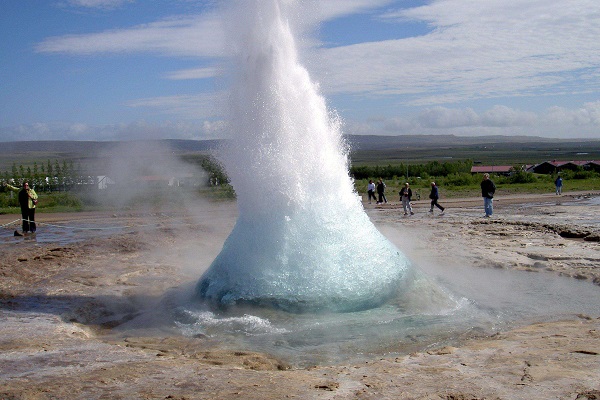 ����ʮ�����ξ���һ��--�ƽ�ȦΪ�����εľ������ڣ����������ξ�����ɣ�������ַ��ƽλ�������ҹ�԰������Ъ��Ȫ�ͻƽ��ٲ���������ɫ�������������������Ъ��Ȫ����ð�����ȵ�Ȫˮ����������������������Ϊ�����������ļ�ЪȪ֮һ��