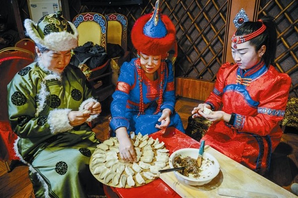 蒙古族传统节日一览--蒙古族的年节主要是春节，蒙古族称过“大年”。古时候，蒙古族将春节称为“白节”，是最重要的蒙古族的传统节日。