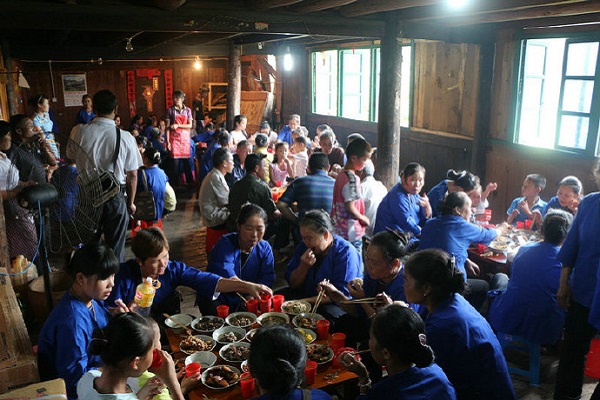 侗族人一生最盛大的庆典：“过三朝”风俗习惯